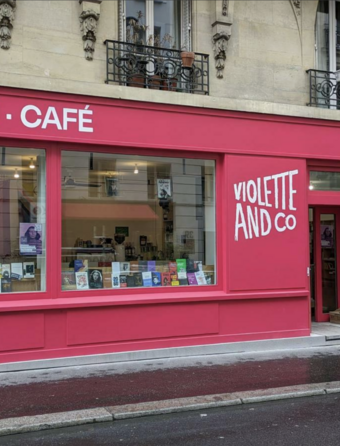 Violette and Co, à Paris, fait partie des librairies ciblées par des actes de vandalisme