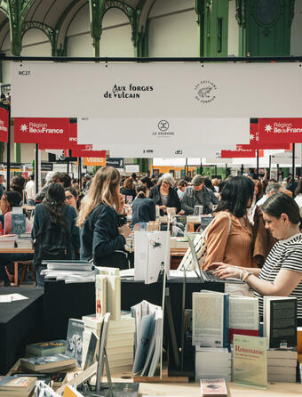 Le stand de la région Île-de-France au Festival du livre de Paris 2026