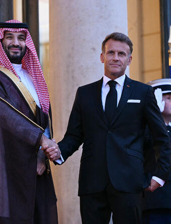 Mohammed ben Salmane et Emmanuel Macron à l'Elysée le 24 août 2026 (c) Lou Benoist - AFP.jpg