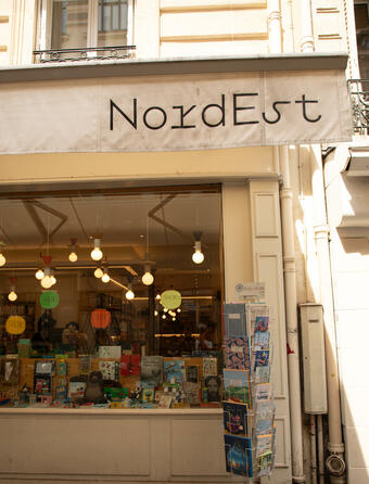 Façade de la librairie Nordest, à Paris