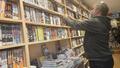 Julian Gran Aymerich dans sa librairie L'Echappée Bulles