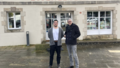 Johan Badour et Hugues Jallon devant la librairie Divergences à Quimperlé