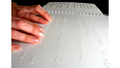 Personne lisant du braille