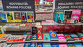 Une table de poches à la Fnac Montparnasse, à Paris