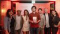 Noham Selcer lauréat 2026 entouré du jury du prix Maison Rouge, Dorothée Janin-Goldman, Claude Noru, Céline Sayagh-Farré, Victor Dumiot, Hervé Le Tellier, Mamou-Mani au Café de Paris
