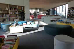 La médiathèque s'étend sur plus de 600 m2.