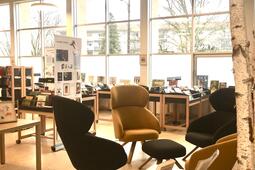 Pour améliorer les conditions d’accueil des dépositaires et d’échange des documents, la Médiathèque du Lot-et-Garonne a créé un espace "convivial" et rapproché, dans des lieux rénovés et réaménagés, les collections de livres, les CD, les expositions et outils d’animation ainsi que les ressources numériques.