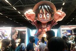 Japan Expo, allée centrale. Vendredi 15 juillet au Parc des expositions de Villepinte.