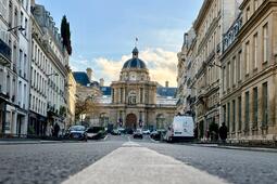 Sénat via rue de Seine