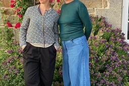 Camille Foucher et Manon Durieux, fondatrices de la librairie-Café La Renverse, à Saint-Suliac (Ille-et-Vilaine)