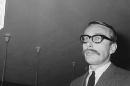 Gerrit Kouwenaar Tombe bombe  Robert Laffont0.jpg