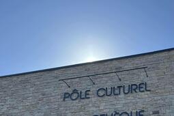 Landivisiau  la bibliotheque XavierGrall double sa surface0.jpg