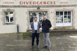 Johan Badour et Hugues Jallon devant la librairie Divergences à Quimperlé