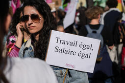 Une manifestante pour l'égalité lors dans la journée internationale des droits des femmes, le 8 mars 2025