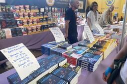 Le Salon du livre prolonge les tables rondes d'auteurs du festival Etonnants voyageurs.