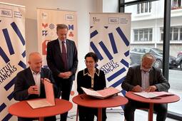 Philippe Claudel, Eva Nguyen Binh et Vincent montagne signent le nouveau partenariat pour Les Choix Goncourt