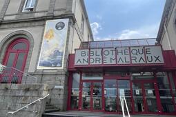 Avec son toit vitré et sans stores, la médiathèque André-Malraux, à Saint-Brieuc, a dû interdire l'accès à des pièces lors de la canicule.