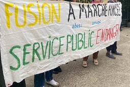 Manifestation contre la fusion de l'Abes et de l'Amue